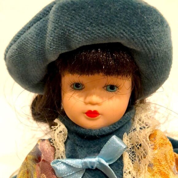 Porcelain doll 7.5” with wicker chair - Picture 3 of 6